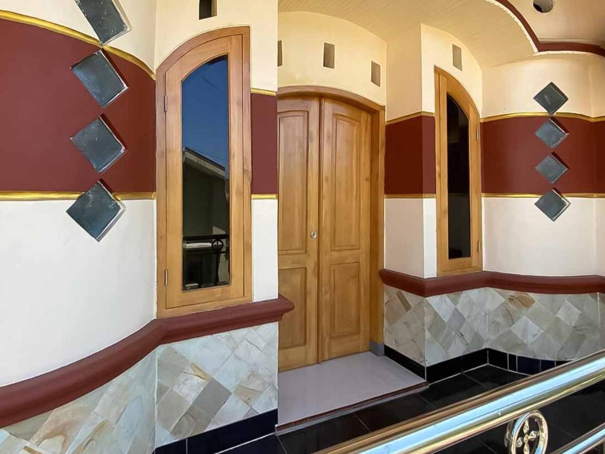 Palace Syariah Homestay Redpartner Banyuwangi  Ngoại thất bức ảnh