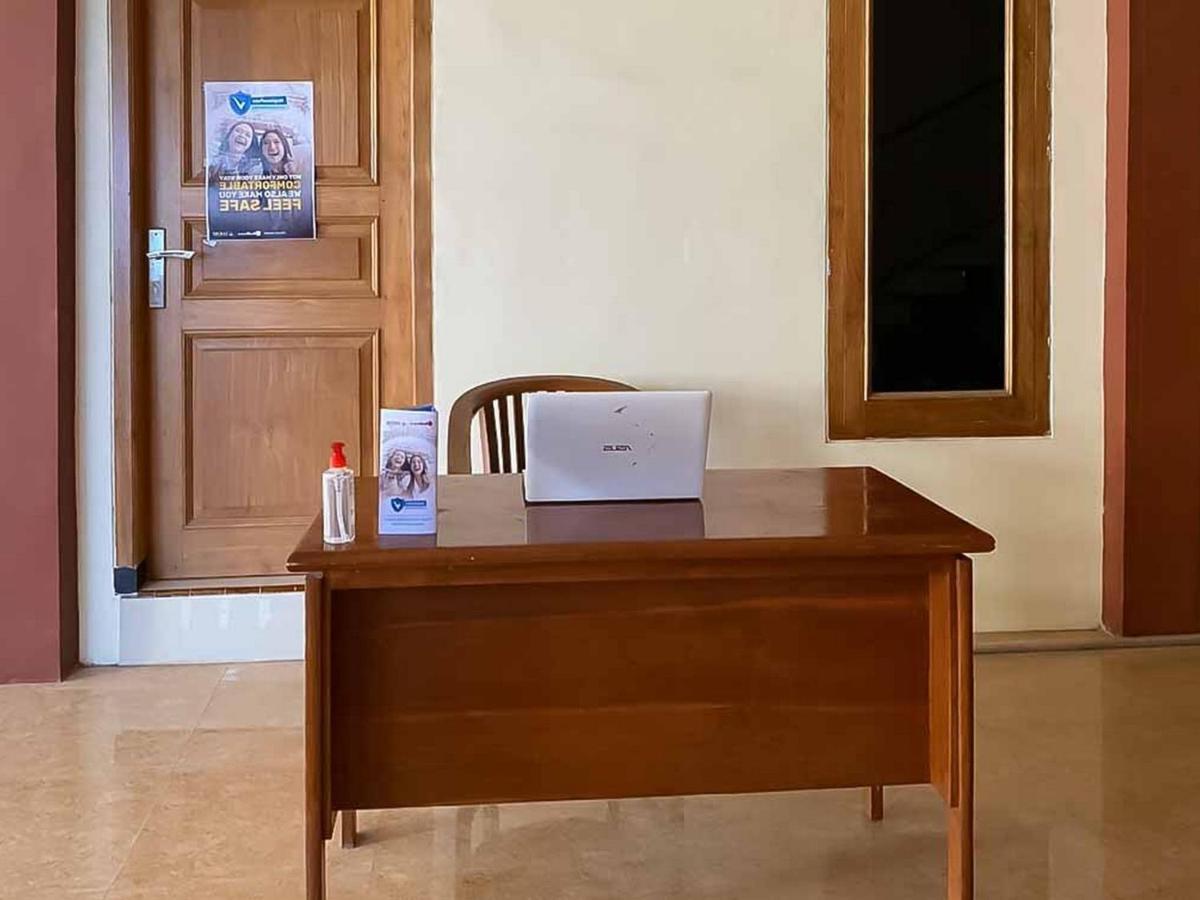 Palace Syariah Homestay Redpartner Banyuwangi  Ngoại thất bức ảnh