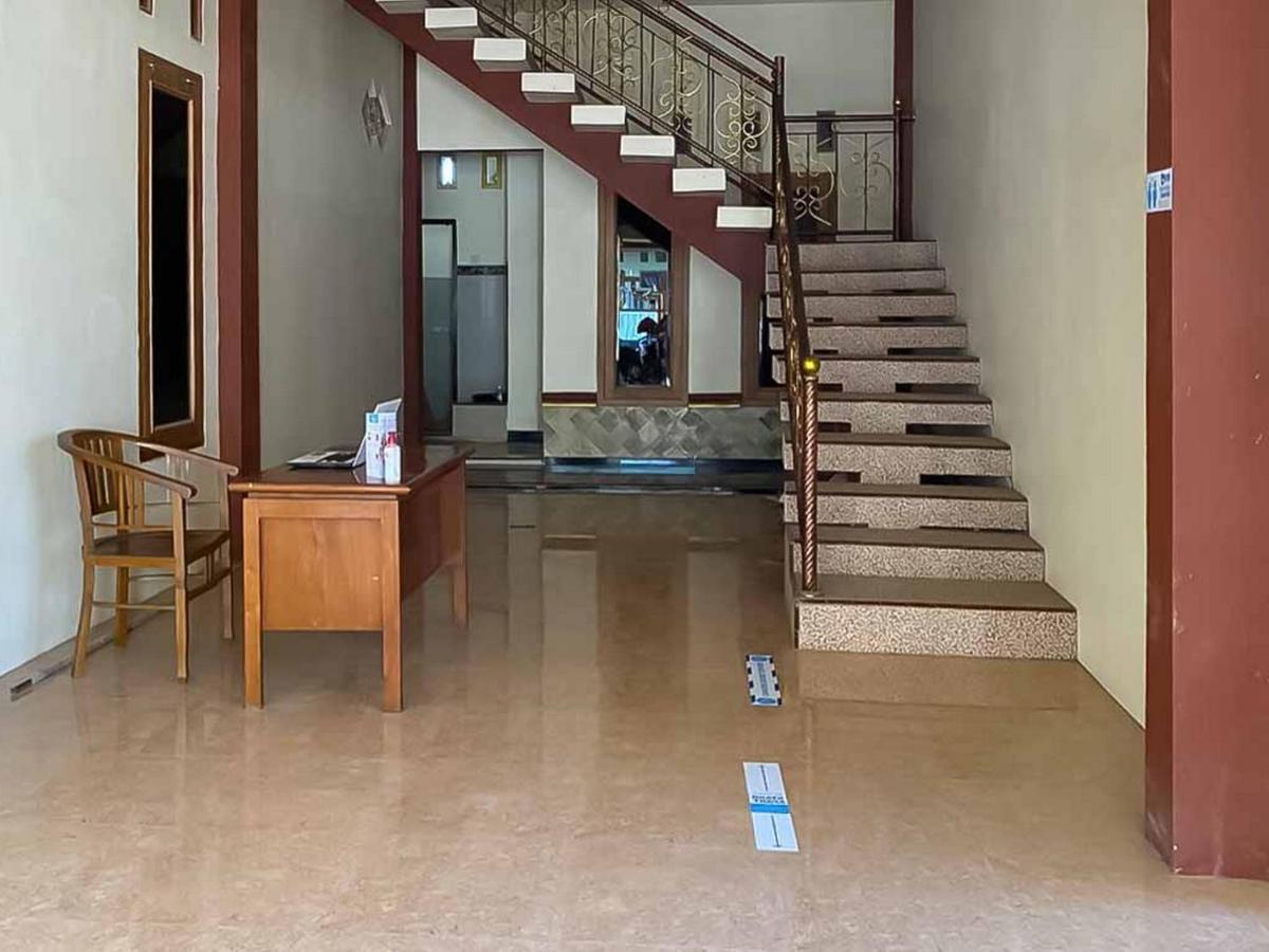 Palace Syariah Homestay Redpartner Banyuwangi  Ngoại thất bức ảnh